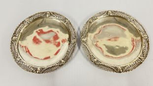 A PAIR OF WHITE METAL CIRCULAR SALVERS WITH OPEN WORK SWAG RIMS, DIAMETER 16CM.