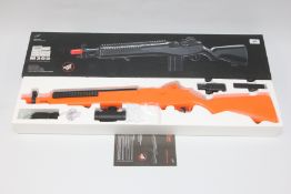 M305P DESIGN 6MM BB AIRSOFT 200 SHOT GUN BOXED WITH ACCESSORIES.
