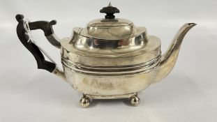 AN ANTIQUE SOLID SILVER TEAPOT, SHEFFIELD 1915, MAKER T. BRADBURY L 25CM X H 14.5CM.