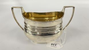 AN ANTIQUE SOLID SILVER TWO HANDLED SUGAR BOWL WITH A GILT INTERIOR, LONDON 1918, MAKER E.B.S.