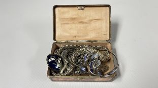 AN ORIENTAL COPPER EMBOSSED TRINKET BOX AND CONTENTS TO INCLUDE NECKLACES MARCASITE AND ENAMEL