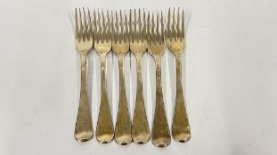 A SET OF 6 ANTIQUE SOLID SILVER TABLE FORKS,