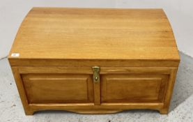 SOLID LIGHT OAK BLANKET BOX, W 91CM, D 59CM, H 48CM.