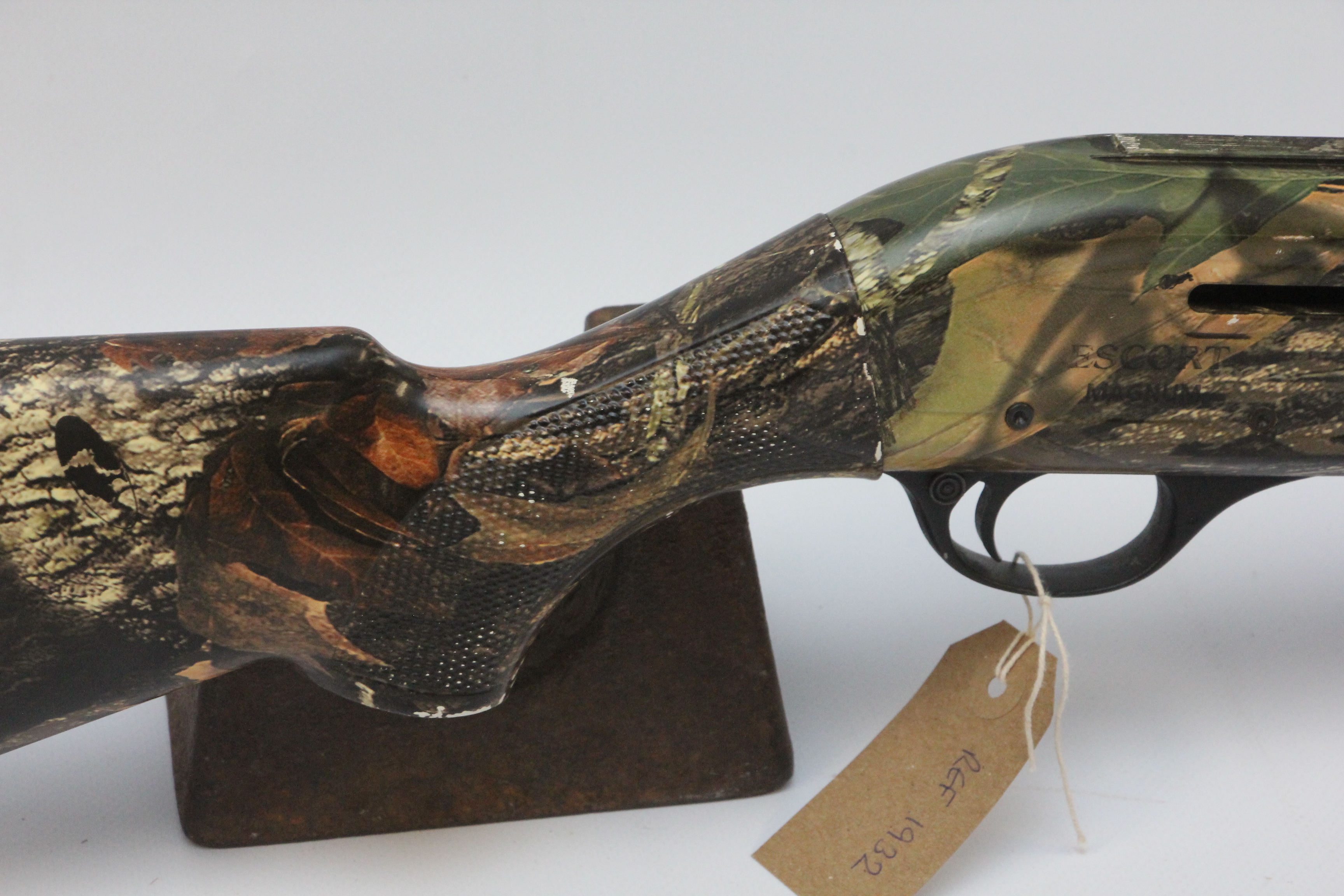 RFD SALE ONLY - HATSAN ESCORT MAGNUM 12 GAUGE SEMI AUTO THREE SHOT SHOTGUN, - Image 3 of 17