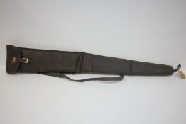 A GOOD QUALITY FLEECE LINED GUN SLIP WITH SHOULDER SLING.