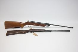 TWO VINTAGE AIR RIFLES TO INCLUDE RELUM SPORT 822 .