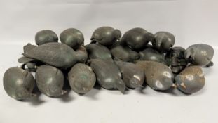 APPROX 20 PIGEON DECOYS.