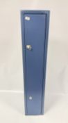 STEEL 3 GUN SECURITY CABINET, W 26CM X D 24CM X H 127CM.