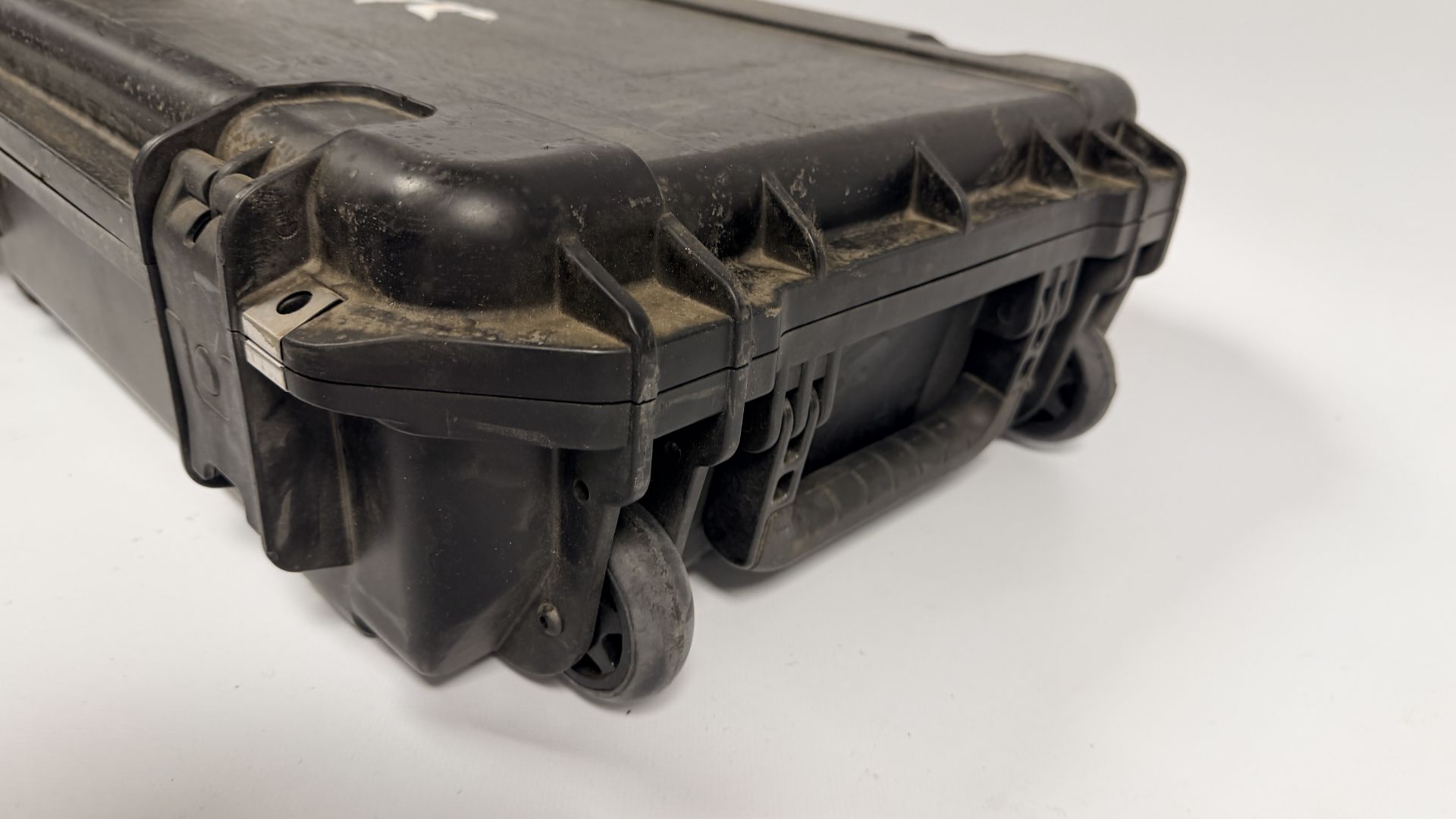 A GOOD QUALITY ''CASE CLUB'' GUN CASE WITH WHEELS, W 43CM X D 17CM X L 134CM. - Image 3 of 8