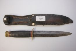 TAYLOR WITNESS WW2 FIGHTING KNIFE WITH LEATHER SHEAF.