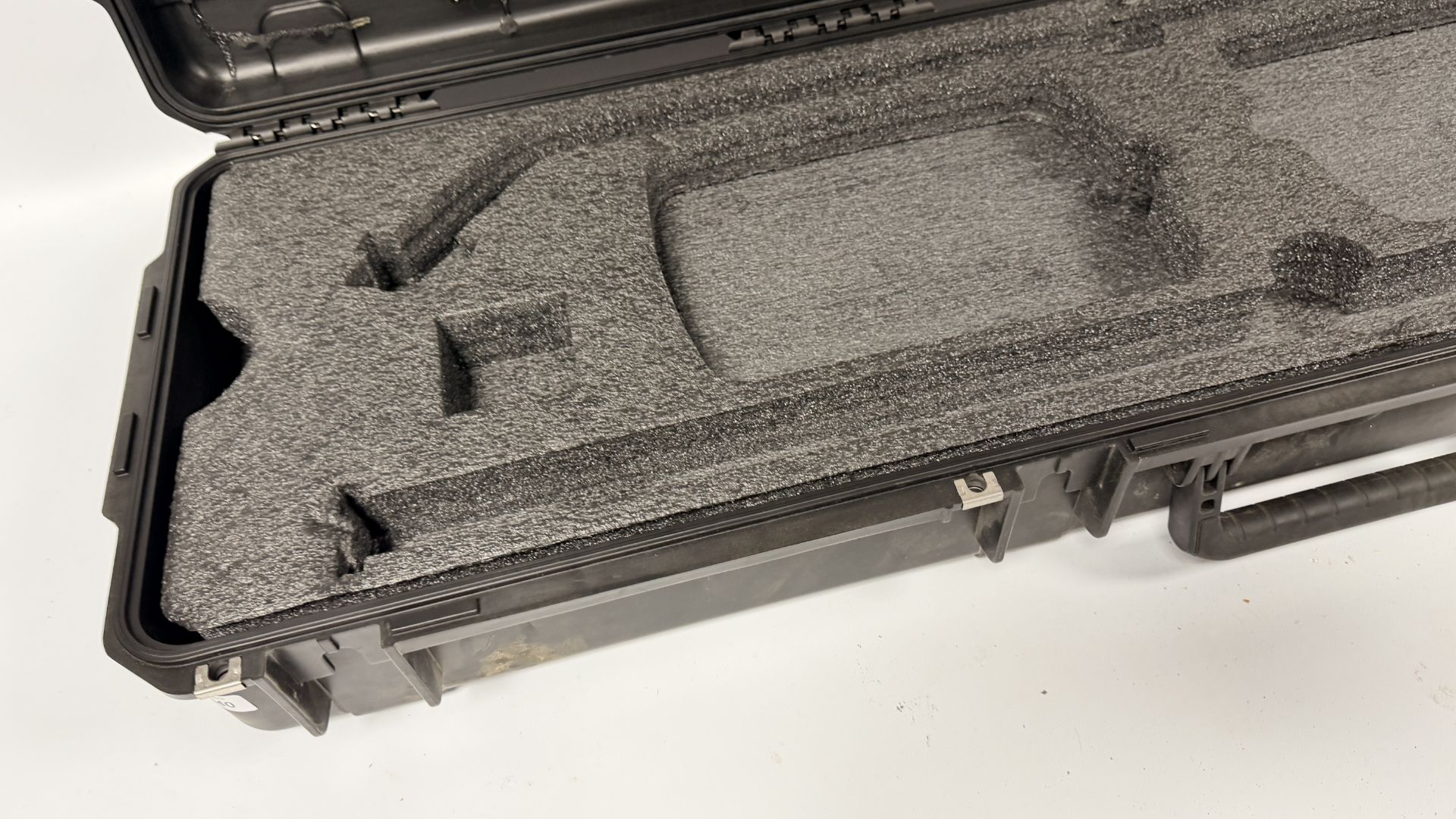 A GOOD QUALITY ''CASE CLUB'' GUN CASE WITH WHEELS, W 43CM X D 17CM X L 134CM. - Image 6 of 8