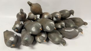 APPROX 20 PIGEON DECOYS.
