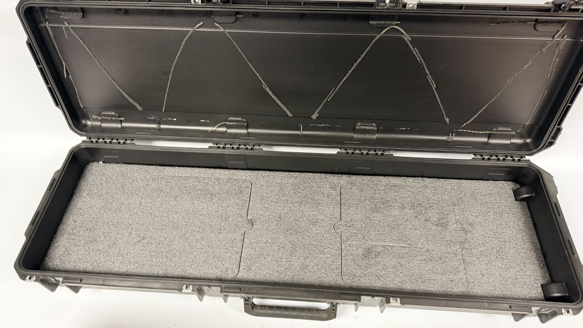 A GOOD QUALITY ''CASE CLUB'' GUN CASE WITH WHEELS, W 43CM X D 17CM X L 134CM. - Image 8 of 8