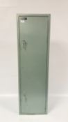 A STEEL GUN SECURITY CABINET MANUFACTURED BY NORFOLK SAFE AND SECURITY, (KEYS WITH AUCTIONEER).