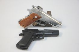 TWO VINTAGE COLLECTORS KHC BOXED 6MM BB AIR GUNS TO INCLUDE S&W M639 AND COMBAT COMMANDER - VCR ACT