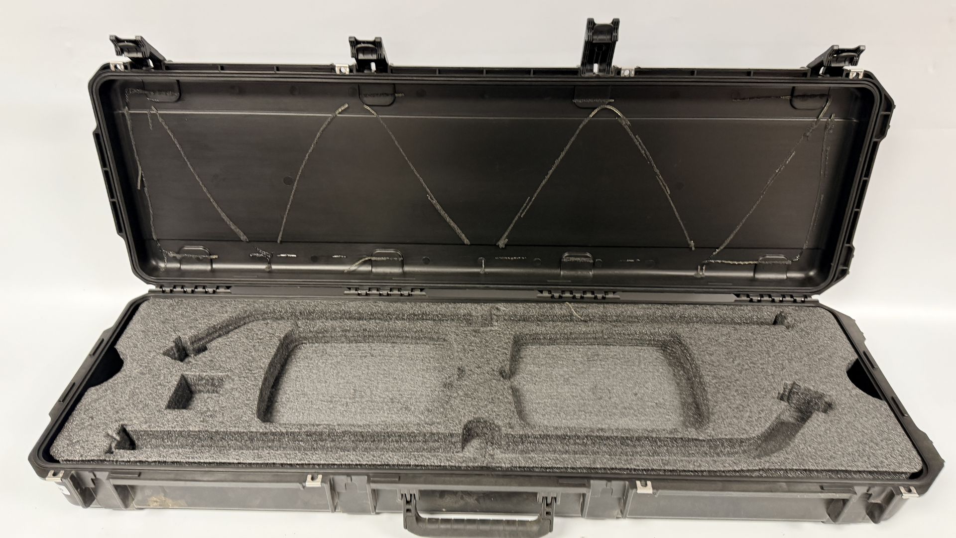 A GOOD QUALITY ''CASE CLUB'' GUN CASE WITH WHEELS, W 43CM X D 17CM X L 134CM. - Image 5 of 8
