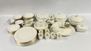 A QUANTITY OF ST MICHAELS LUMIEREE ROYAL WORCESTER TEA AND DINNER WARE.