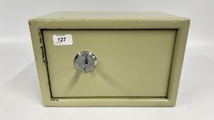 SMALL HOME SECURITY SAFE WITH KEY.