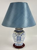 A MODERN BLUE CERAMIC TABLE LAMP WITH ORIENTAL DESIGN - SOLD AS SEEN.