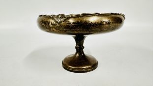AN ANTIQUE SILVER PEDESTAL DISH BIRMINGHAM 1929 INDISTINCT MAKERS MARK, H 13.5 X DIAM 20.5CM.