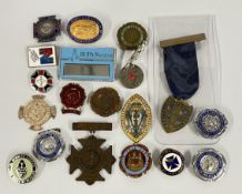 A GROUP OF NINETEEN ASSORTED BADGES, MEDALLIONS AND PENDANTS TO INCLUDE BOOTH HALL HOSPITAL,
