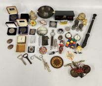 A TRAY OF COLLECTIBLES TO INCLUDE A WHITE METAL AND COPPER AZTEC ASHTRAY, LIGHTER WHISTLE,
