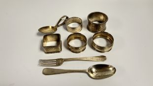 A GROUP OF 5 SILVER NAPKIN RINGS, VARIOUS DATES AND ASSAY,