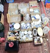 15 X BOXES CONTAINING A GROUP OF HOUSEHOLD SUNDRIES, KITCHENALIA, GLASSWARE, 2 X LAMPS,