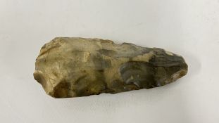 A STONE AGE FLINT AXE HEAD, L 15CM.
