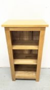 A MODERN SOLID LIGHT OAK THREE TIER OPEN BOOKSHELF, W 45 X D 30.5 X H 84CM.