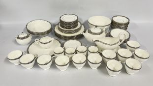 A WEDGWOOD BONE CHINA AMHERST TEA AND DINNER SERVICE, APPROX 70 PIECES.