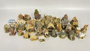 A LARGE GROUP OF LILLIPUT LANE MODELS, APPROXIMATELY 30, SOME A/F.
