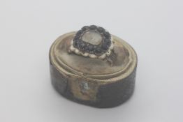 AN ORNATE ANTIQUE MOURNING RING, BEARING INSCRIPTION DATED 1819, PRESENTED IN A VINTAGE BOX A/F.