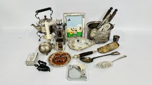 A BOX OF PLATED WARE AND COLLECTIBLES TO INCLUDE COCKTAIL SHAKER, KETTLE & STAND,