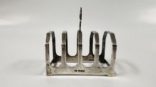 A SMALL SILVER TOAST RACK, SHEFFIELD 1933, MAKER E.V L 7.5 X D 4.5 X H 7.5CM.