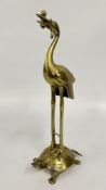 AN IMPRESSIVE SOLID BRASS SCULPTURE OF A CRANE STANDING ON A TORTOISE, H 42CM.