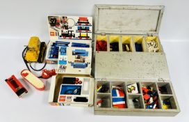TWO VINTAGE CARRY BOXES CONTAINING A QUANTITY OF VINTAGE LOOSE LEGO + LEGO TRAIN 171 IN ORIGINAL