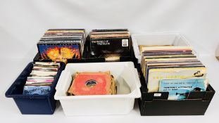 AN EXTENSIVE COLLECTION OF VINYLS, SINGLES RECORDS TO INCLUDE THE BEATLES, FLEETWOOD MAC, CLASSICAL,