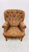 A GOOD QUALITY PAISLEY UPHOLSTERED LOUNGE CHAIR.