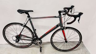GIANT DEFY 5 COMPACT XL MEN'S ROAD BIKE, FRAME SIZE XL, 