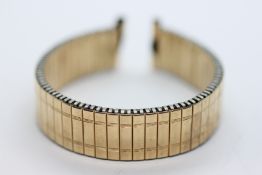 A 9CT GOLD METAL CORE VINTAGE WATCH STRAP.