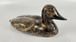 A WINSTANLEY STUDIO POTTERY DUCK, SIZE 3.