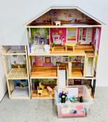 LARGE KIDCRAFT OPEN FRONTED DOLLS HOUSE WITH FIXTURES AND FITTINGS INCLUDING KIDCRAFT.