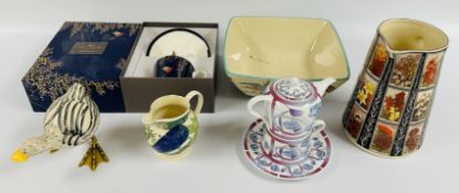 A GROUP OF SUNDRY CHINA TO INCLUDE A BRIDGEWATER SPONGEWARE JUG,