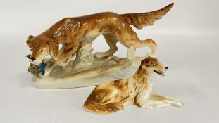 A ROYAL DUX PORCELAIN HUNTING DOG WITH DUCK 306 STUDY (A/F SIGNS OF RESTORATION) L 34CM + A ROYAL