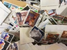 STAMPS: BOX WITH GB IN BAGS AND LOOSE.