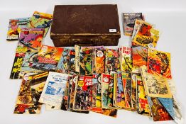 A VINTAGE SUITCASE & CONTENTS TO INCLUDE ASSORTED VINTAGE WAR RELATED COMICS A FLEETWAY LIBRARY,