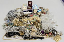 A TRAY OF ASSORTED COSTUME JEWELLERY, BEADED NECKLACES, SCARF CLIPS AND EARRINGS ETC.