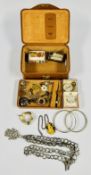 JEWELLERY BOX AND CONTENTS TO INCLUDE A VINTAGE ENAMEL CAT BROOCH, GILT HORSE AND CART BROOCH,