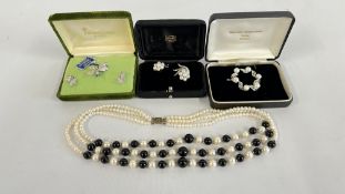 A GROUP OF JEWELLERY TO INCLUDE JAPANESE SILVER PEARL EARRINGS IN A PRESENTATION BOX MARKED HOTEL